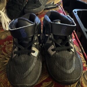 Nike Kyrie Infinity Toddler Boys Size 10 black Metallic Silver Sneaker Shoes